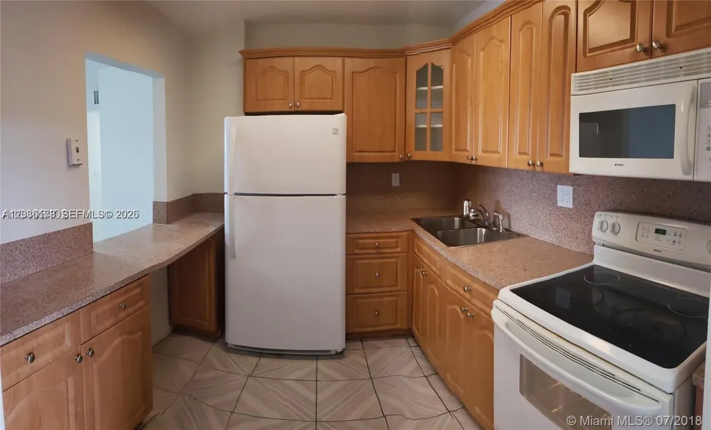 1325 W 68th St #214 Hialeah, FL 33014
