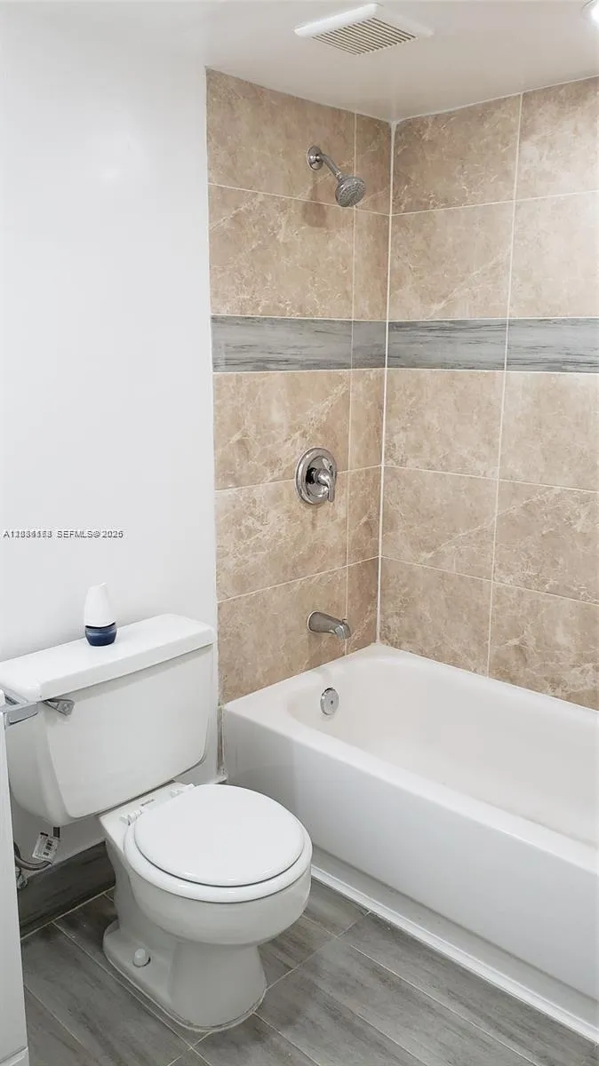 1325 W 68th St #214 Hialeah, FL 33014