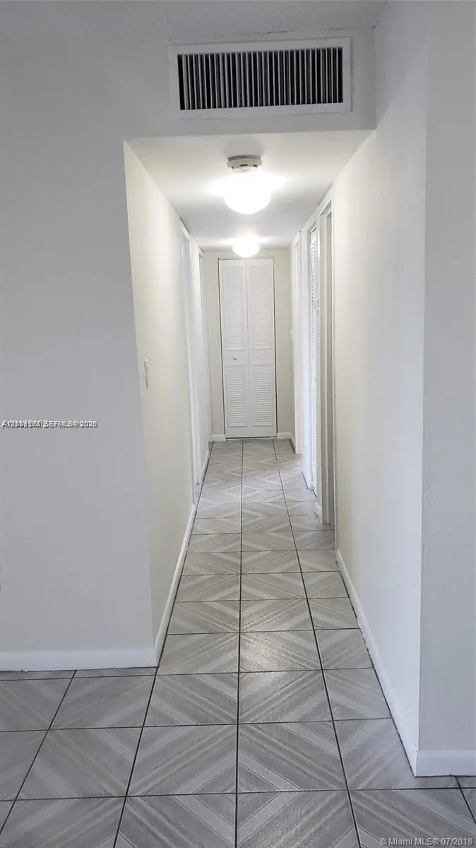 1325 W 68th St #214 Hialeah, FL 33014