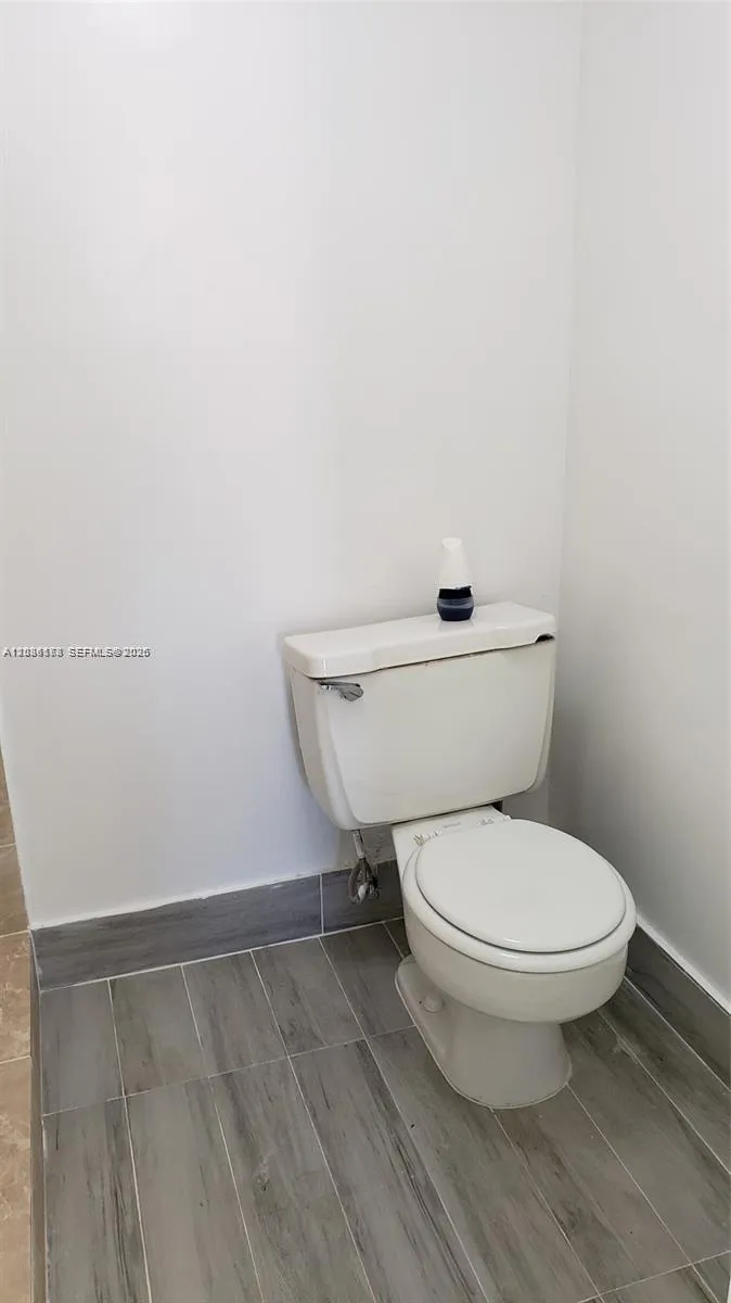 1325 W 68th St #214 Hialeah, FL 33014