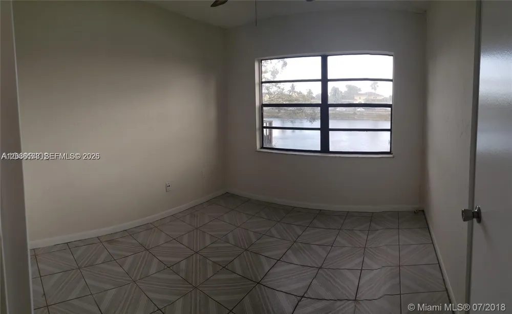 1325 W 68th St #214 Hialeah, FL 33014