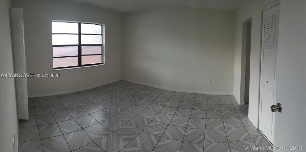 1325 W 68th St #214 Hialeah, FL 33014