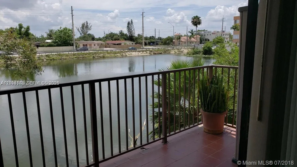 1325 W 68th St #214 Hialeah, FL 33014