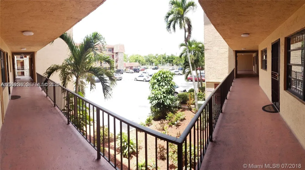 1325 W 68th St #214 Hialeah, FL 33014