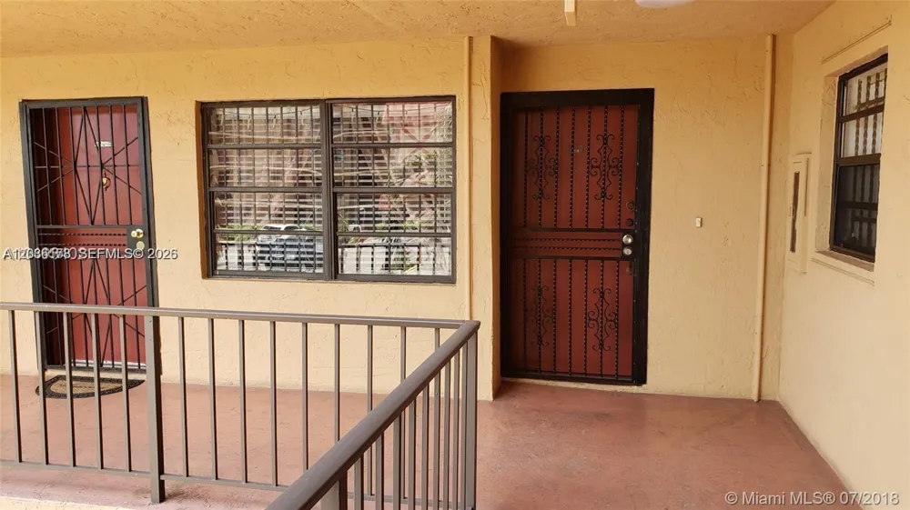 1325 W 68th St #214 Hialeah, FL 33014