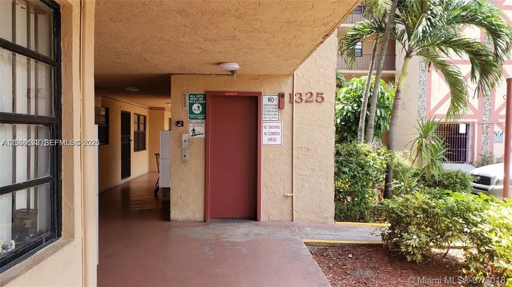 1325 W 68th St #214 Hialeah, FL 33014