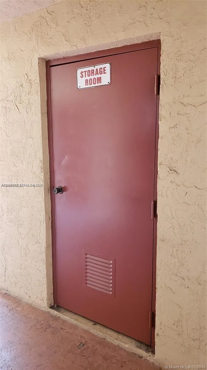 1325 W 68th St #214 Hialeah, FL 33014