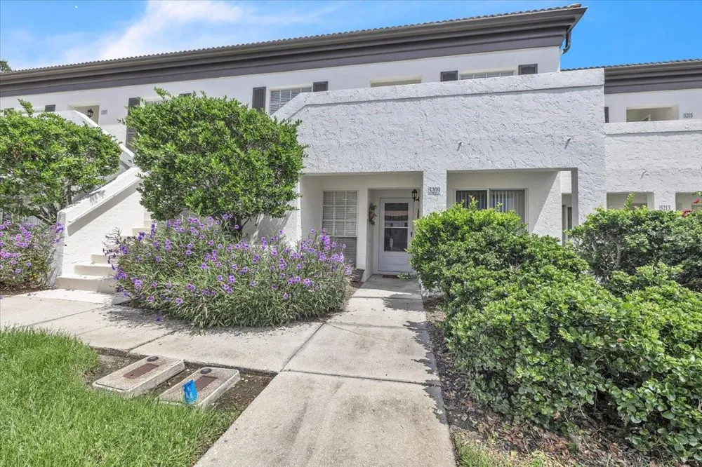 5209 WEDGEWOOD LANE #17 Sarasota, FL 34235