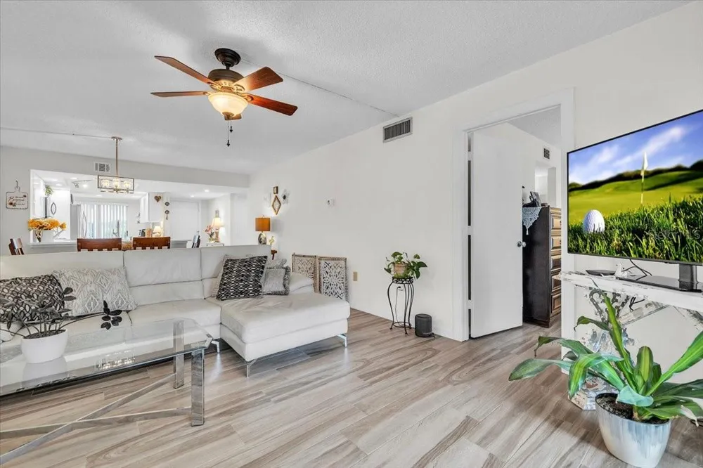 5209 WEDGEWOOD LANE #17 Sarasota, FL 34235