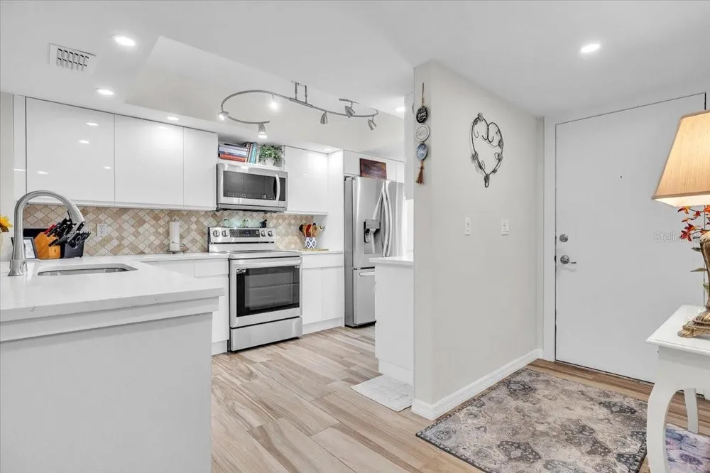 5209 WEDGEWOOD LANE #17 Sarasota, FL 34235