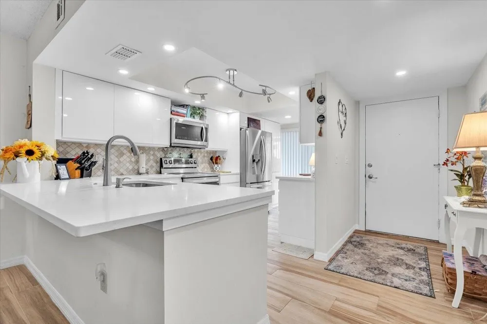 5209 WEDGEWOOD LANE #17 Sarasota, FL 34235