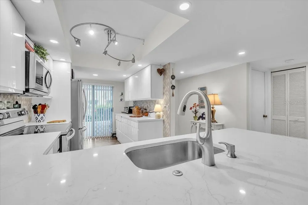 5209 WEDGEWOOD LANE #17 Sarasota, FL 34235