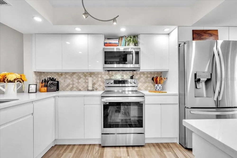 5209 WEDGEWOOD LANE #17 Sarasota, FL 34235