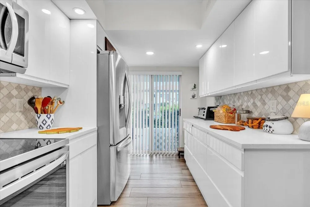 5209 WEDGEWOOD LANE #17 Sarasota, FL 34235