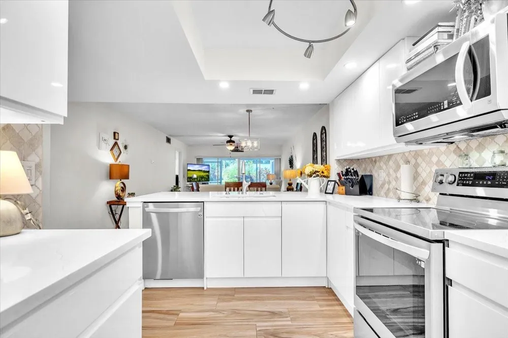 5209 WEDGEWOOD LANE #17 Sarasota, FL 34235