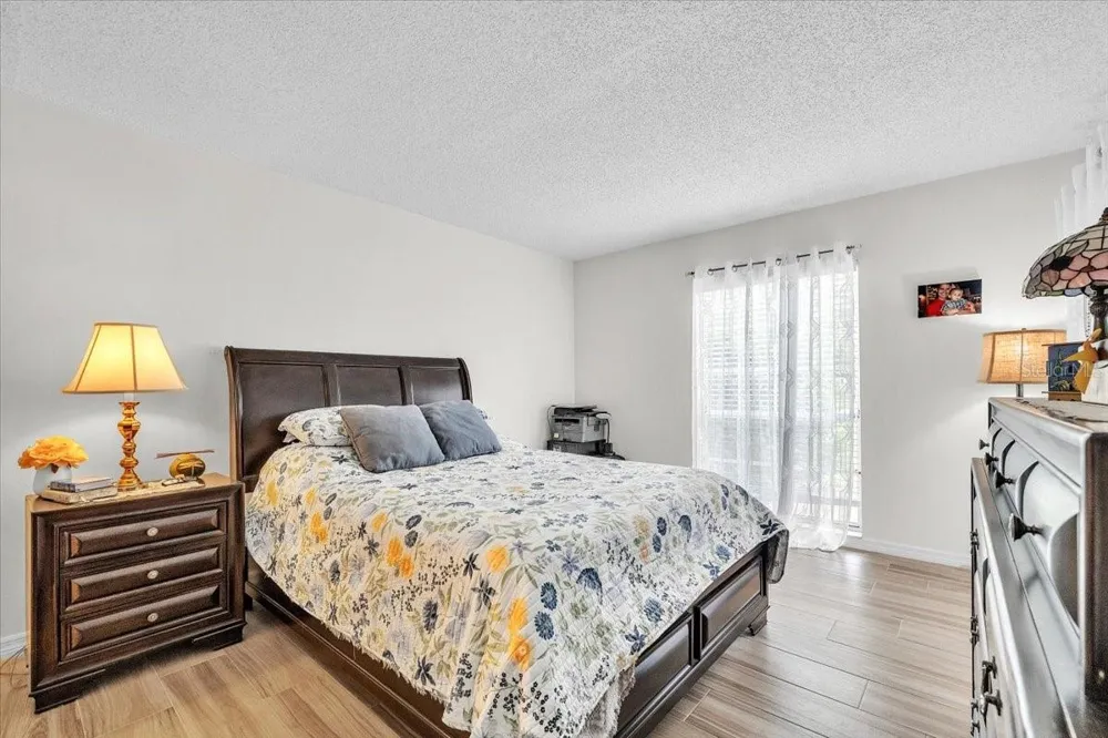 5209 WEDGEWOOD LANE #17 Sarasota, FL 34235