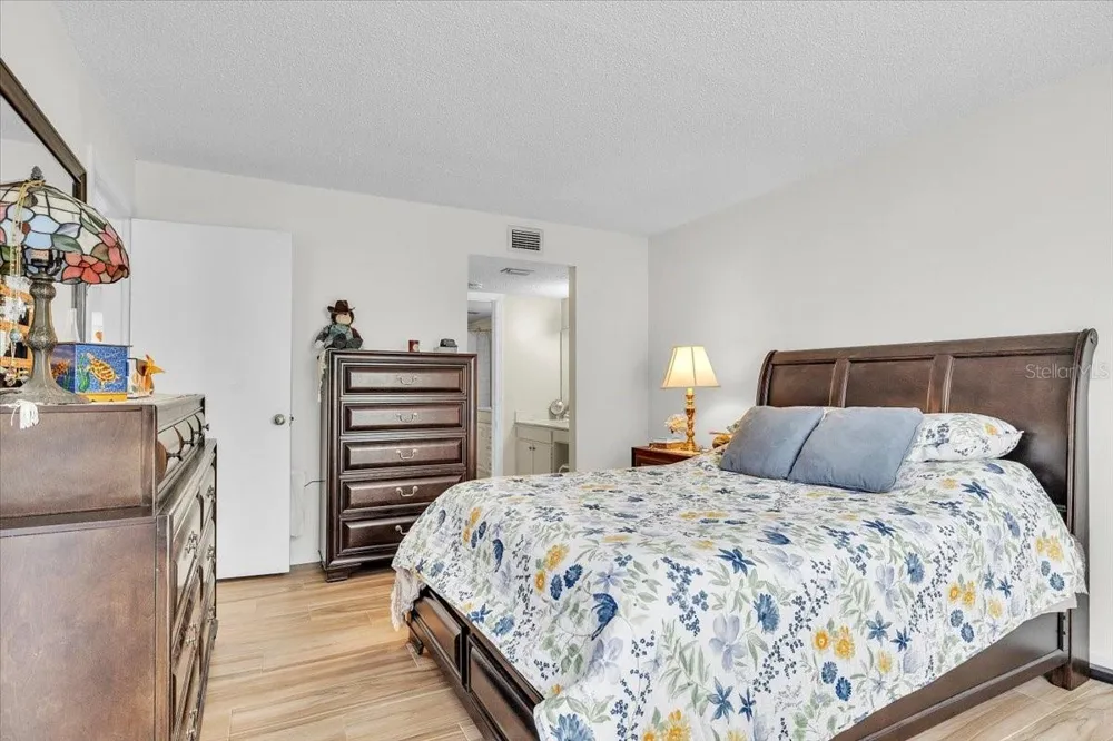 5209 WEDGEWOOD LANE #17 Sarasota, FL 34235