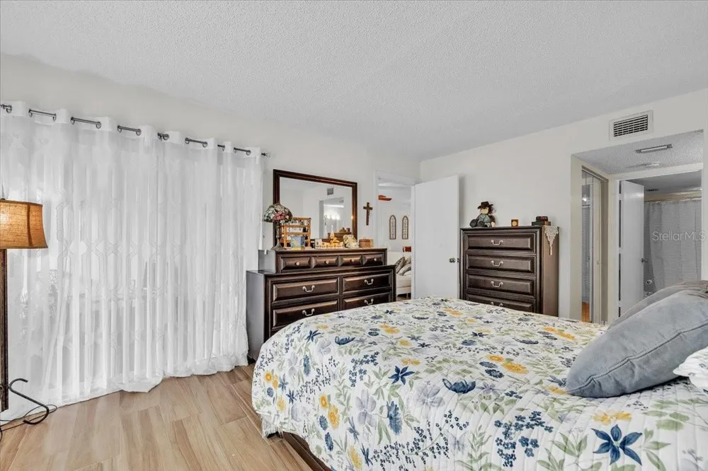 5209 WEDGEWOOD LANE #17 Sarasota, FL 34235