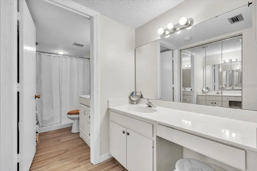 5209 WEDGEWOOD LANE #17 Sarasota, FL 34235