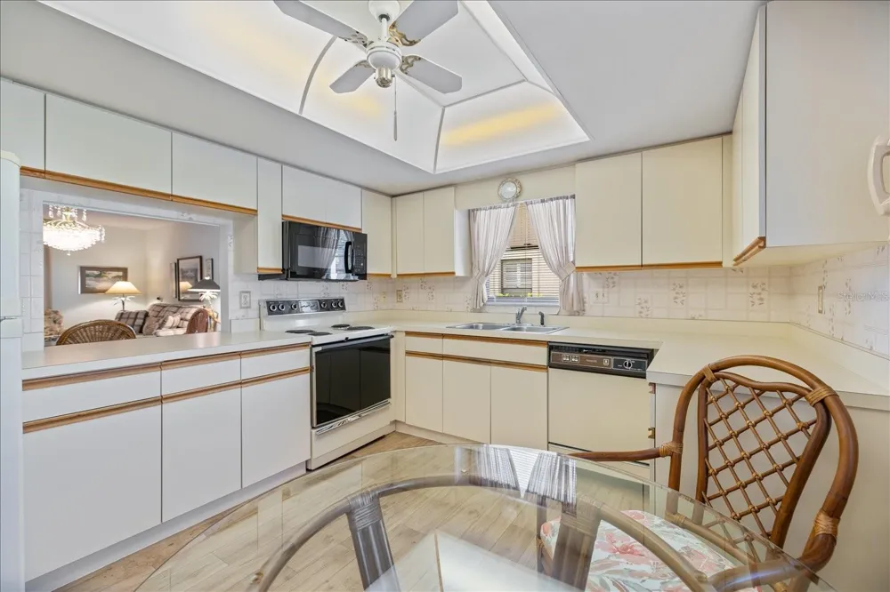 462 OAK HILL CIRCLE #5 Sarasota, FL 34232