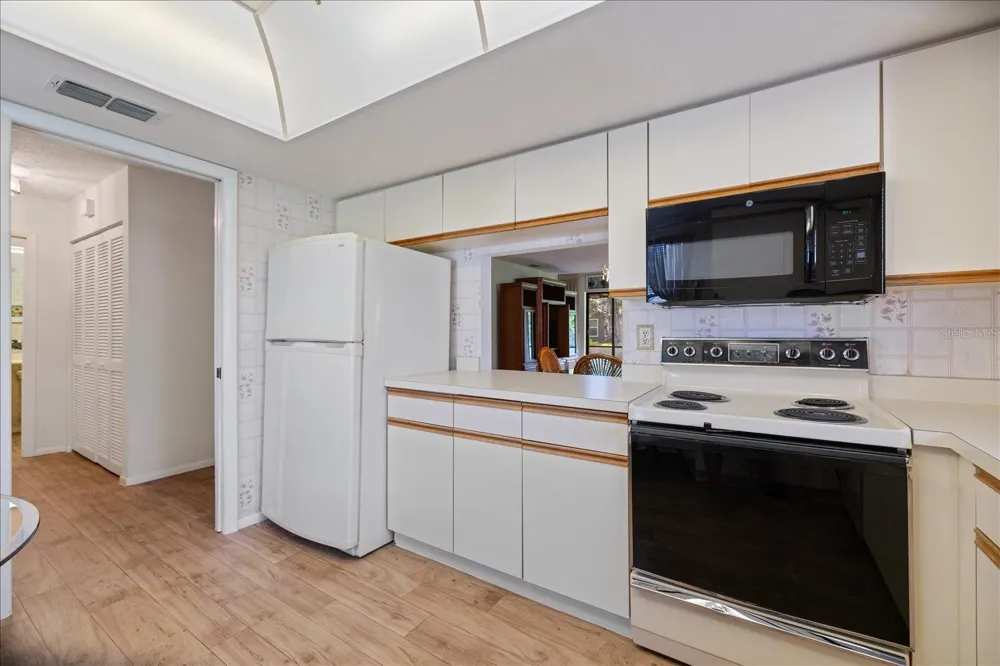 462 OAK HILL CIRCLE #5 Sarasota, FL 34232