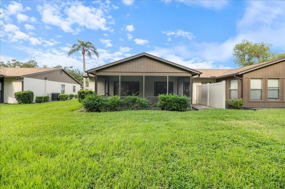 462 OAK HILL CIRCLE #5 Sarasota, FL 34232