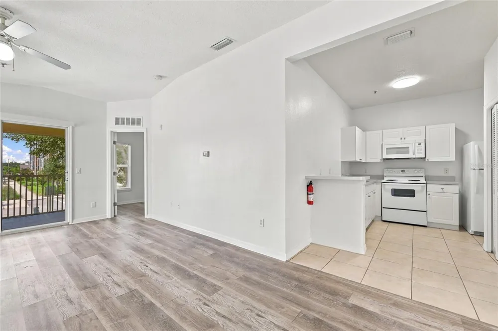2718 CLUB CORTILE CIRCLE #B Kissimmee, FL 34746