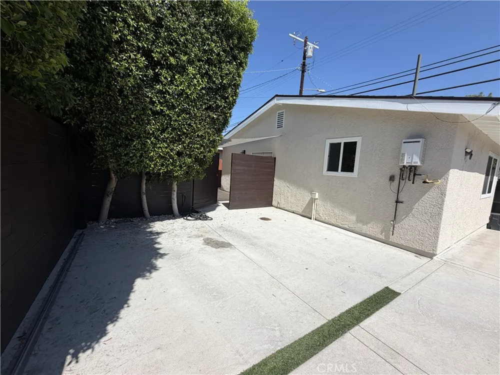 6024 Lindley Avenue Encino, CA 91316
