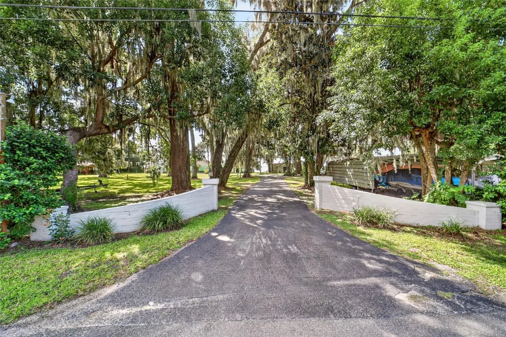 13122 E HIGHWAY 25 #14 Ocklawaha, FL 32179