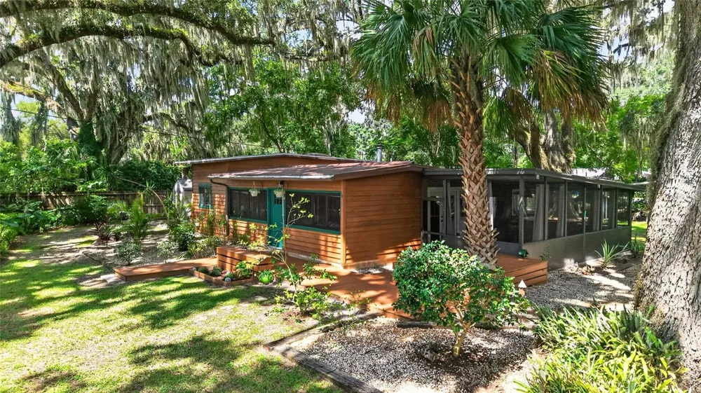 13122 E HIGHWAY 25 #14 Ocklawaha, FL 32179