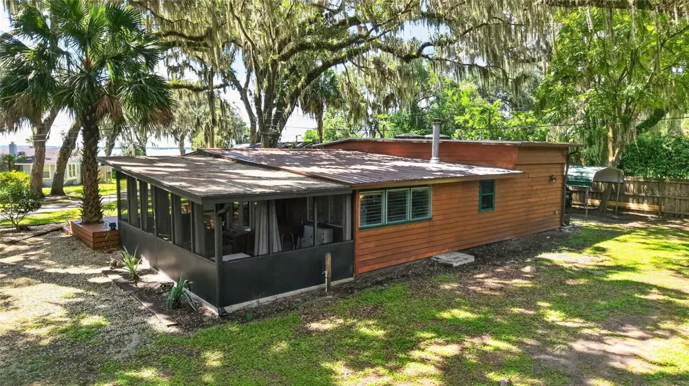 13122 E HIGHWAY 25 #14 Ocklawaha, FL 32179