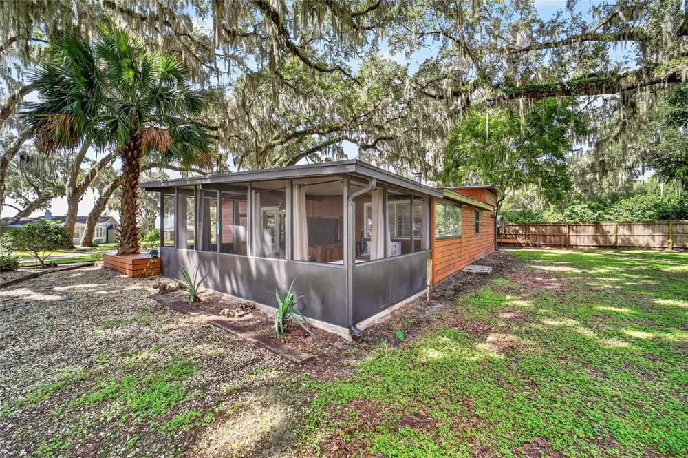 13122 E HIGHWAY 25 #14 Ocklawaha, FL 32179