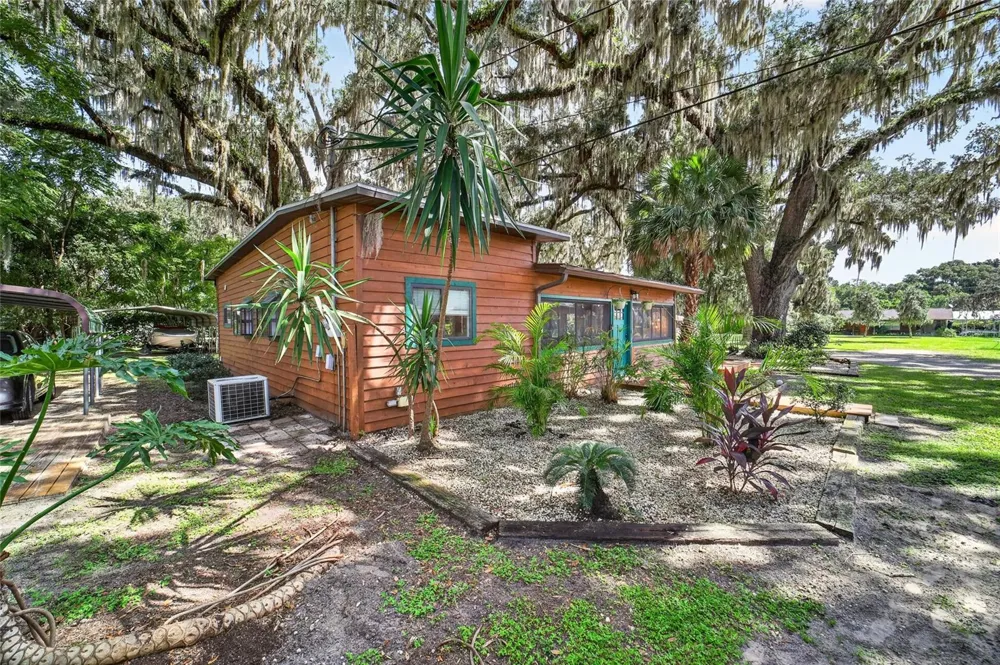 13122 E HIGHWAY 25 #14 Ocklawaha, FL 32179