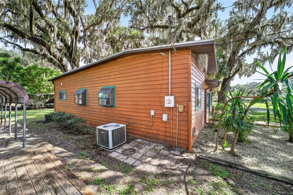 13122 E HIGHWAY 25 #14 Ocklawaha, FL 32179