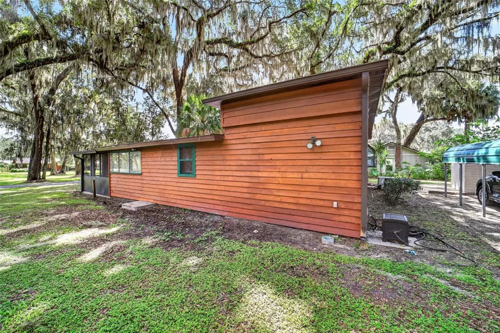 13122 E HIGHWAY 25 #14 Ocklawaha, FL 32179