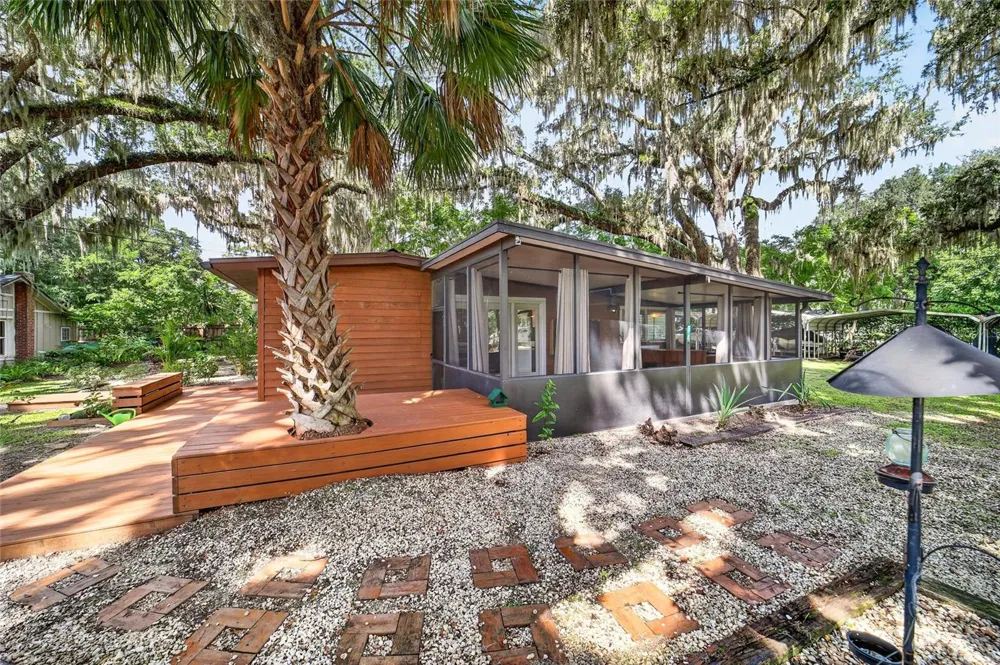 13122 E HIGHWAY 25 #14 Ocklawaha, FL 32179