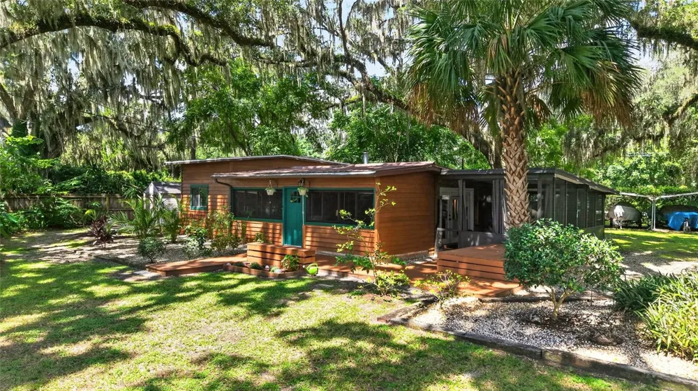 13122 E HIGHWAY 25 #14 Ocklawaha, FL 32179