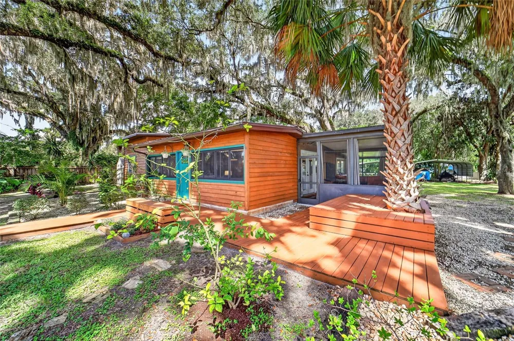 13122 E HIGHWAY 25 #14 Ocklawaha, FL 32179