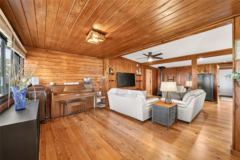 13122 E HIGHWAY 25 #14 Ocklawaha, FL 32179