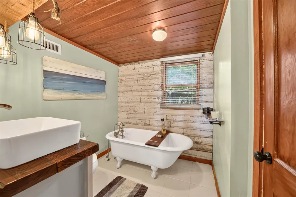 13122 E HIGHWAY 25 #14 Ocklawaha, FL 32179