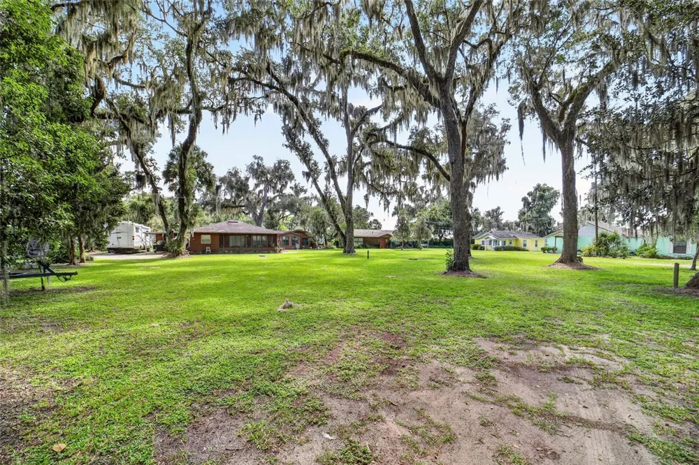 13122 E HIGHWAY 25 #14 Ocklawaha, FL 32179