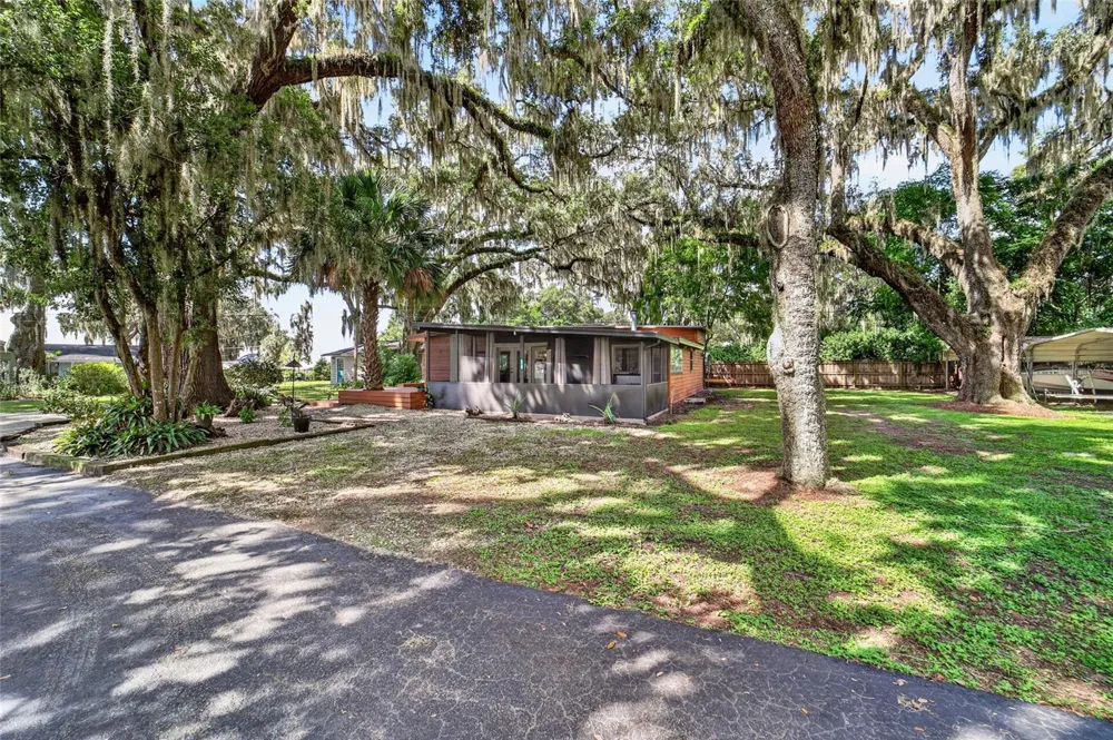 13122 E HIGHWAY 25 #14 Ocklawaha, FL 32179