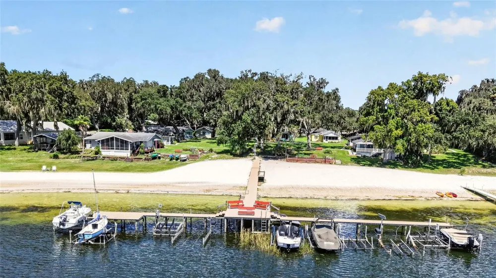 13122 E HIGHWAY 25 #14 Ocklawaha, FL 32179