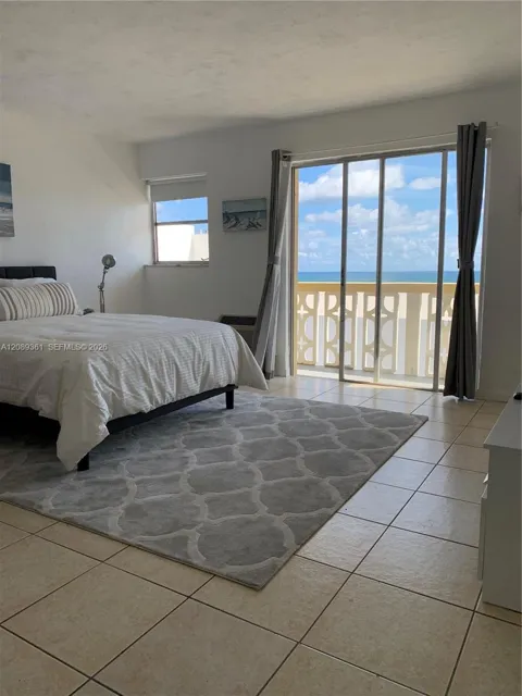 3100 Collins Ave #1002