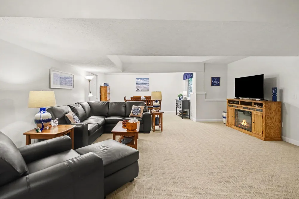 7145 Juniper Court Spring Lake, MI 49456