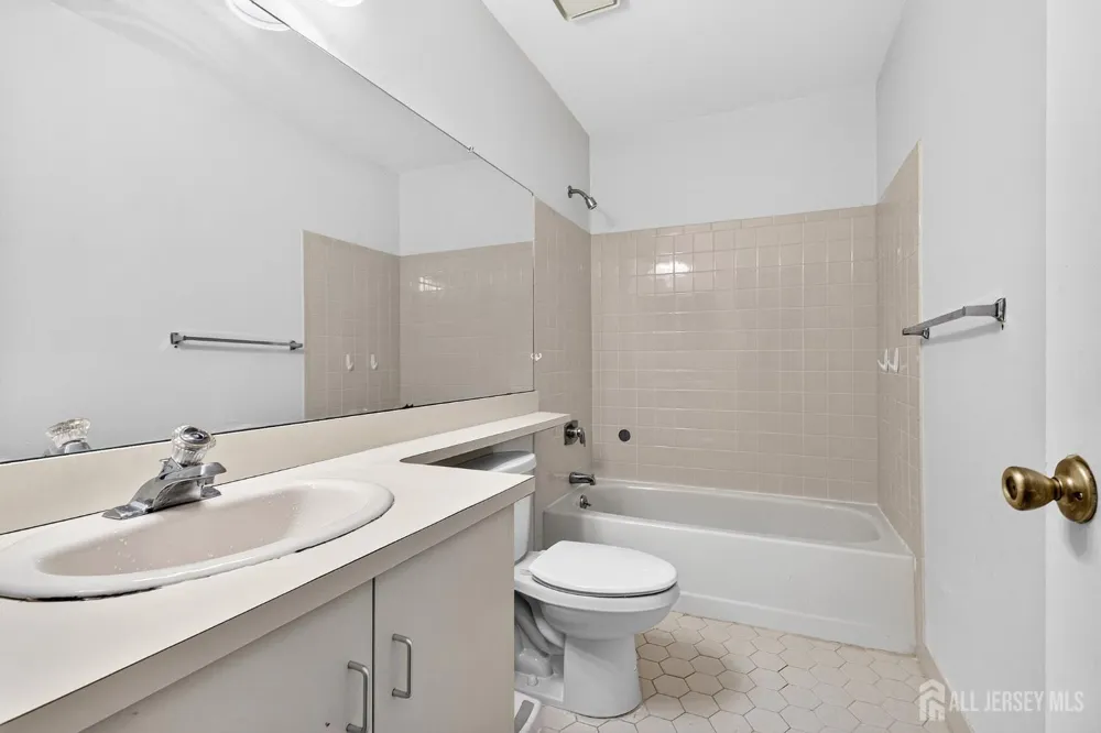 32 Crabapple Lane Franklin Twsp, NJ 08823