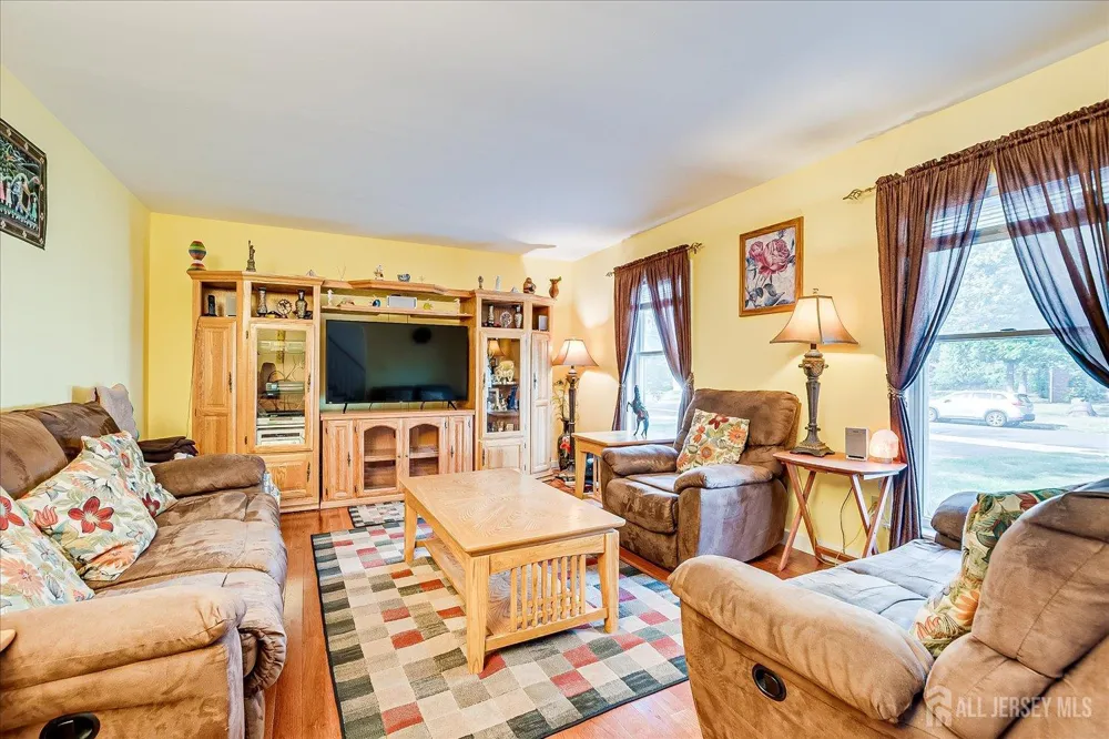 154 Dutton Street Franklin Twsp, NJ 08873