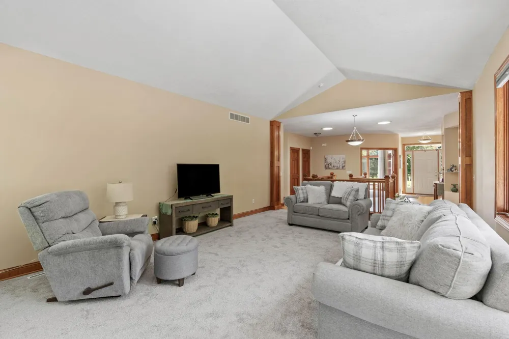 17854 179th Trail W Lakeville, MN 55044