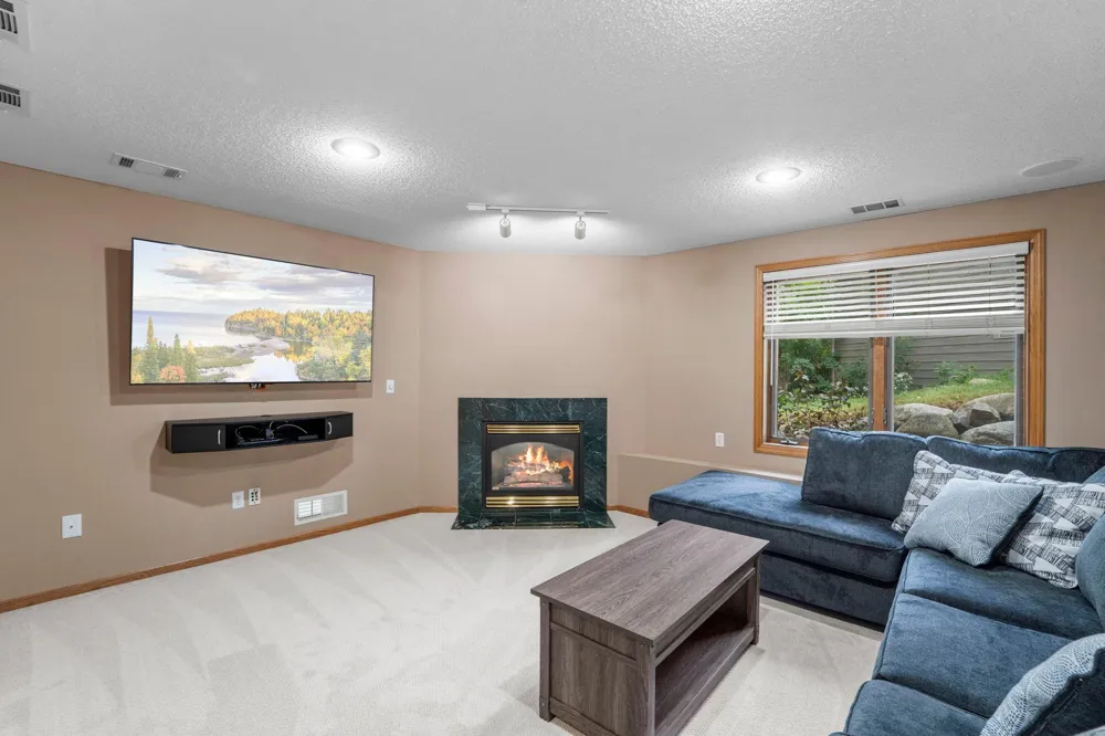 7640 Bowman Court Inver Grove Heights, MN 55076