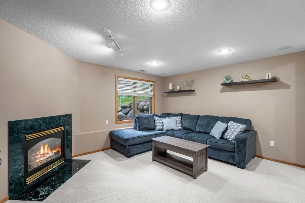 7640 Bowman Court Inver Grove Heights, MN 55076